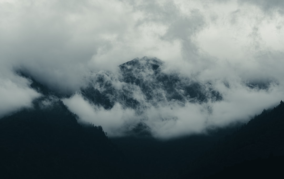 Luxury vs. Budget-Friendly Outdoor Travel: Finding Your Perfect Balance